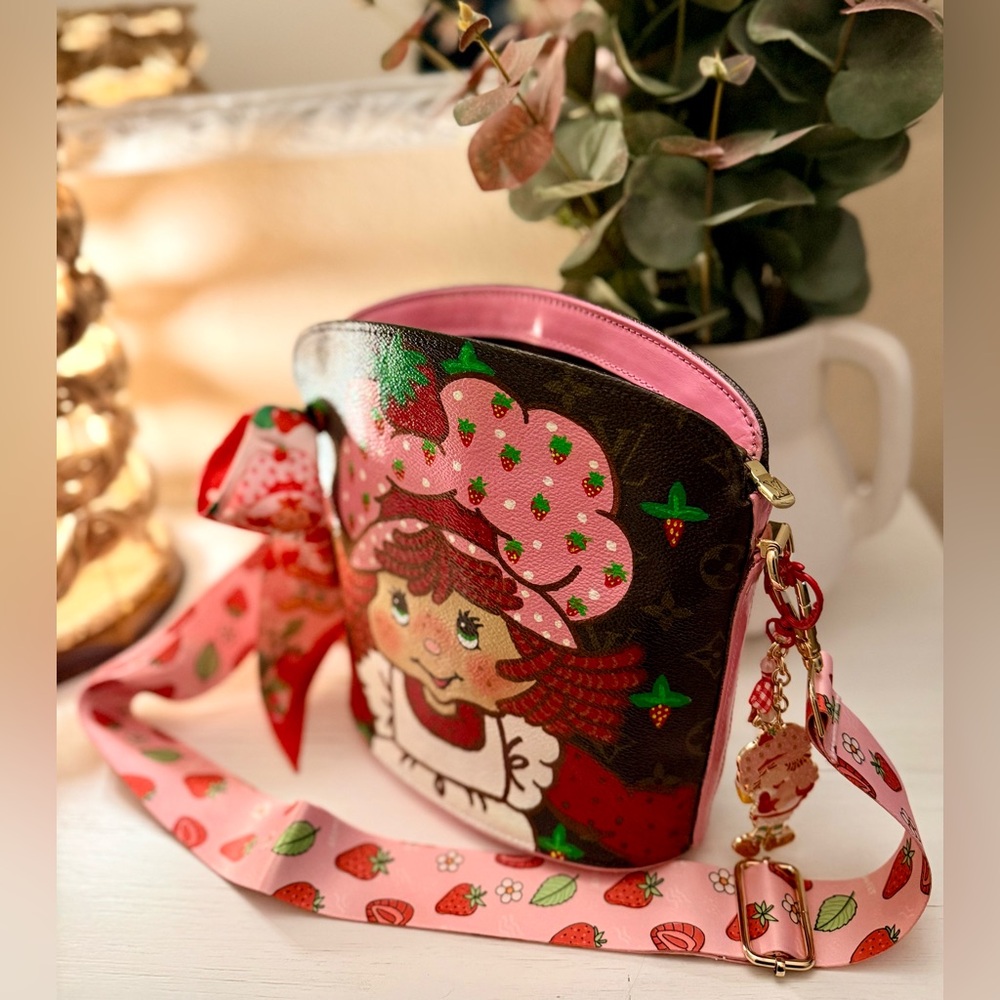 Authentic Louis Vuitton Strawberry Shortcake theme bag - Picture 4 of 13